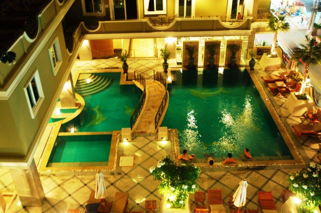 LK Royal Suite Pattaya Exterior foto