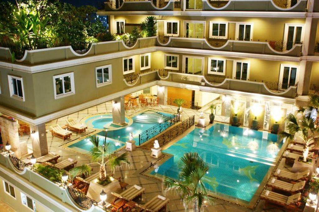 LK Royal Suite Pattaya Exterior foto