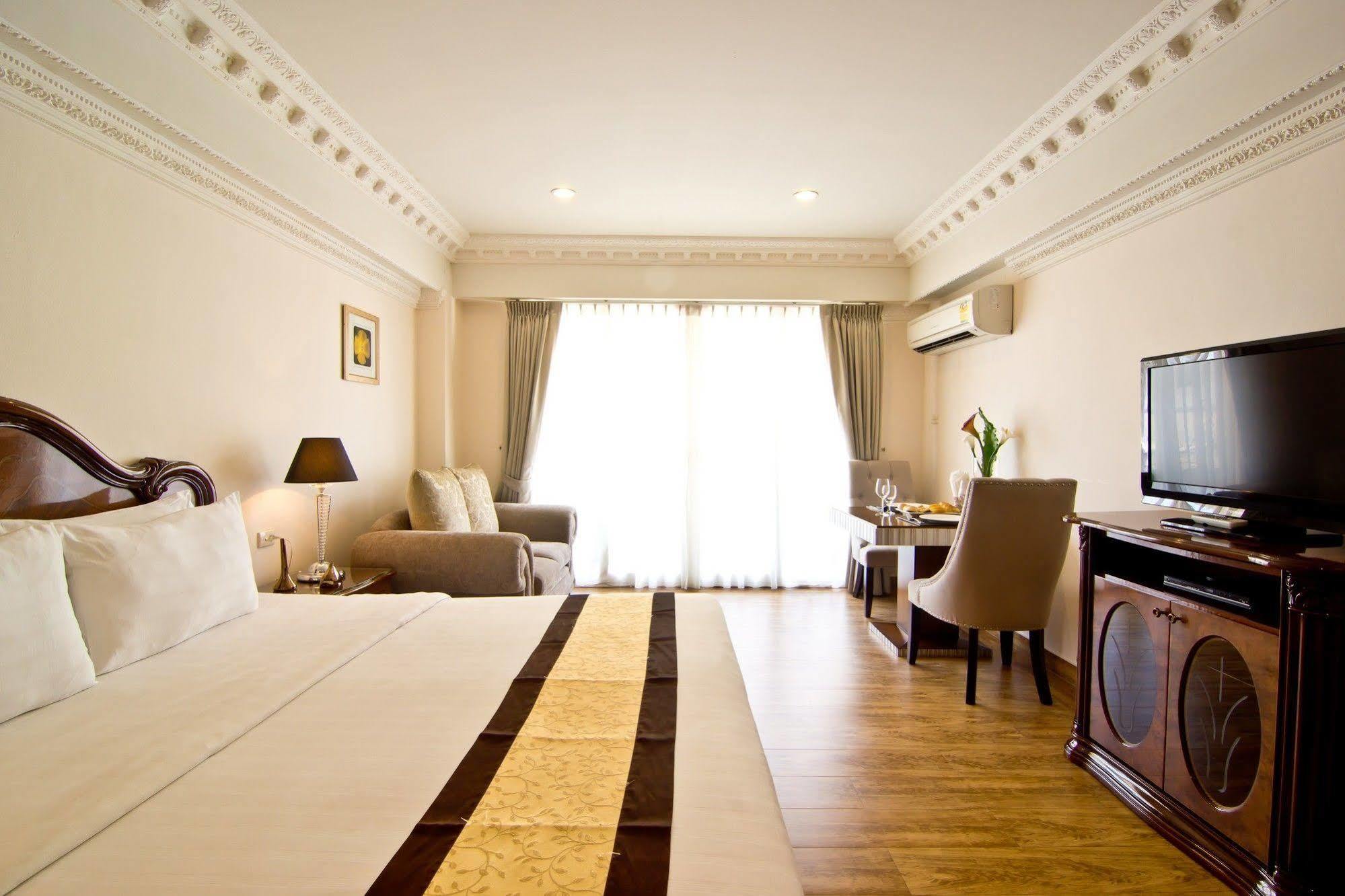 LK Royal Suite Pattaya Exterior foto