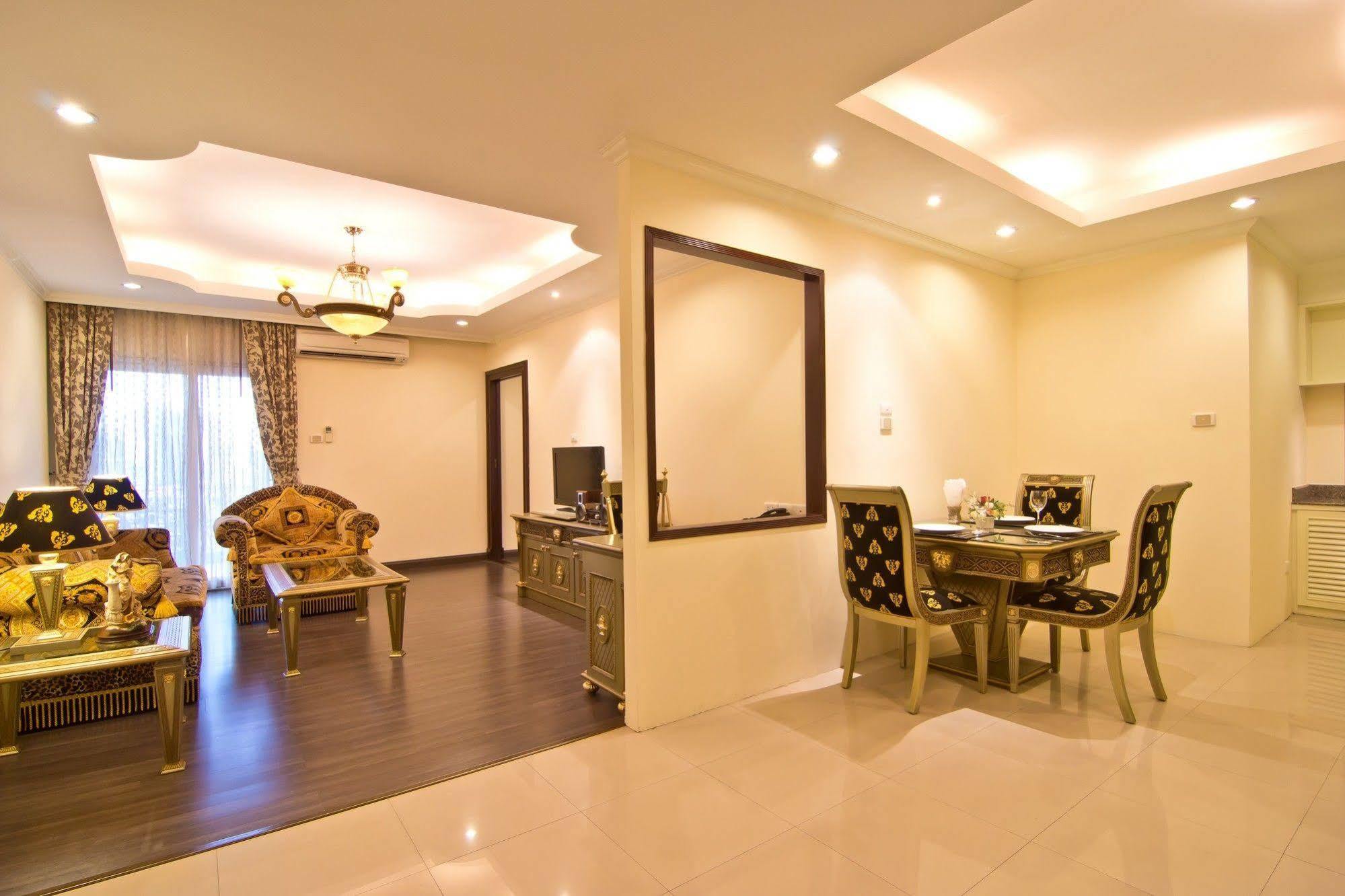 LK Royal Suite Pattaya Exterior foto