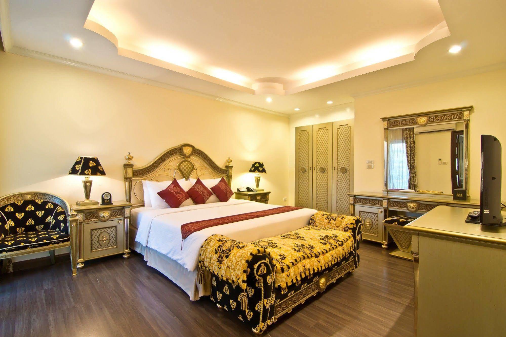 LK Royal Suite Pattaya Exterior foto