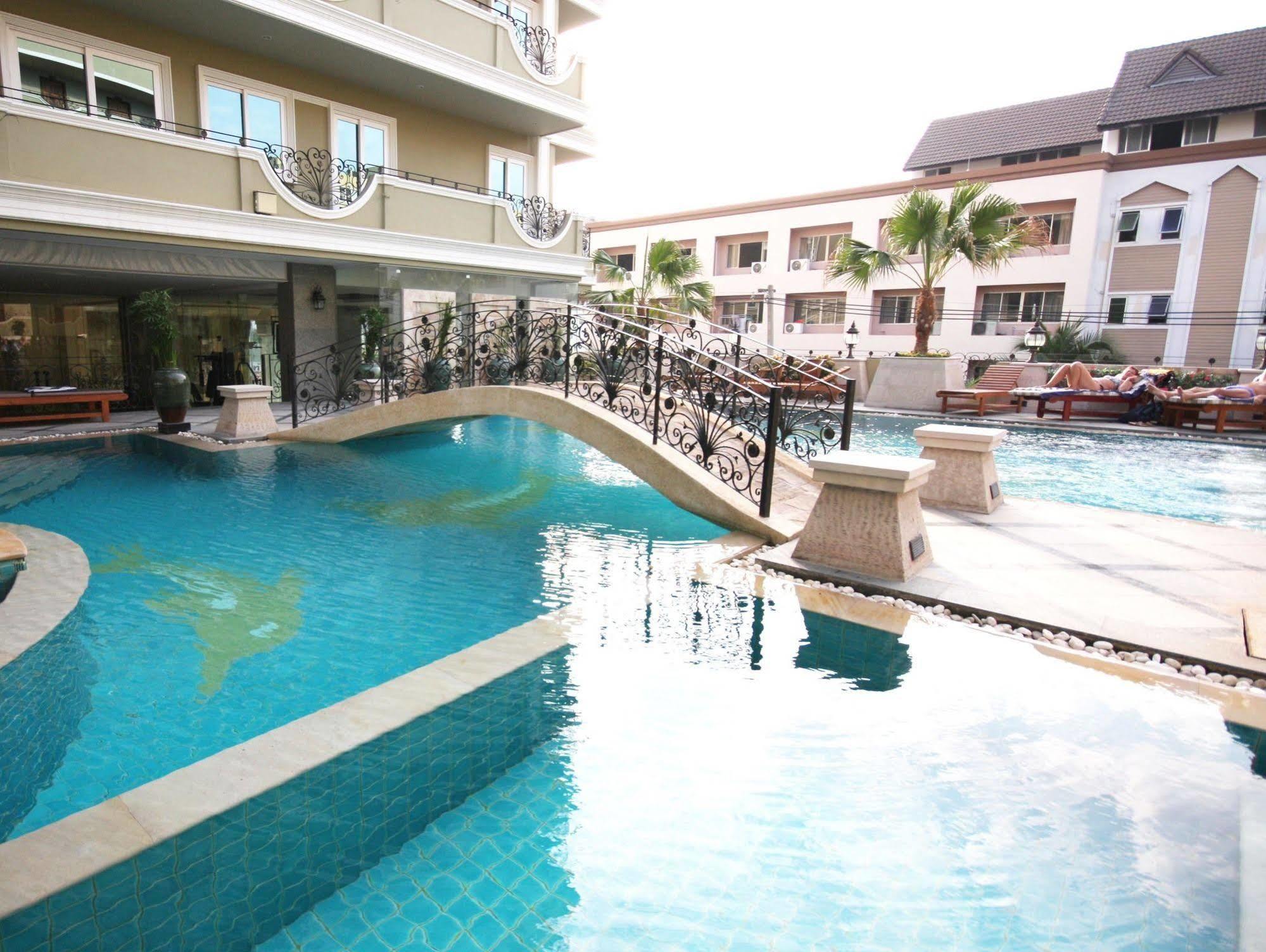 LK Royal Suite Pattaya Exterior foto
