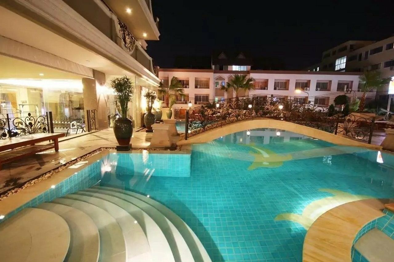 LK Royal Suite Pattaya Exterior foto