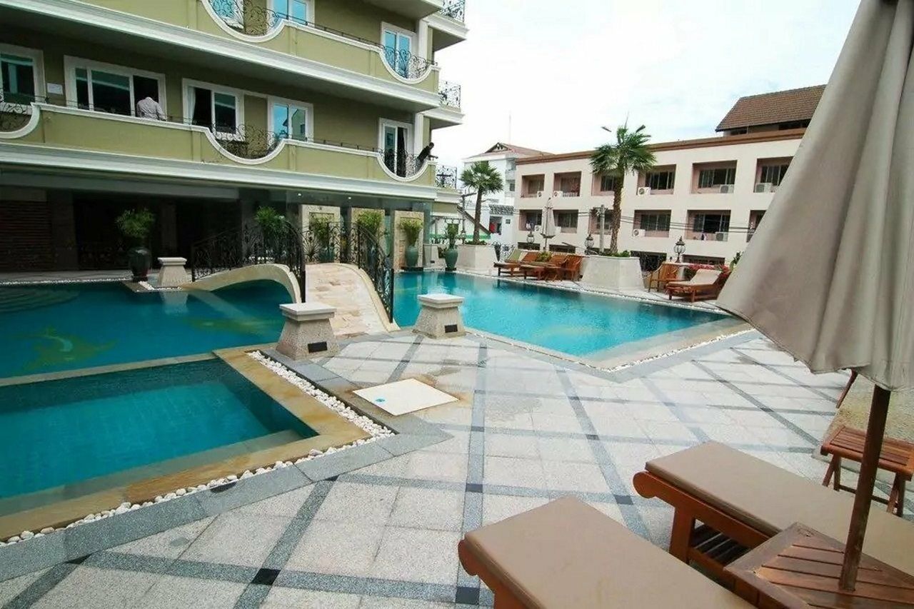 LK Royal Suite Pattaya Exterior foto